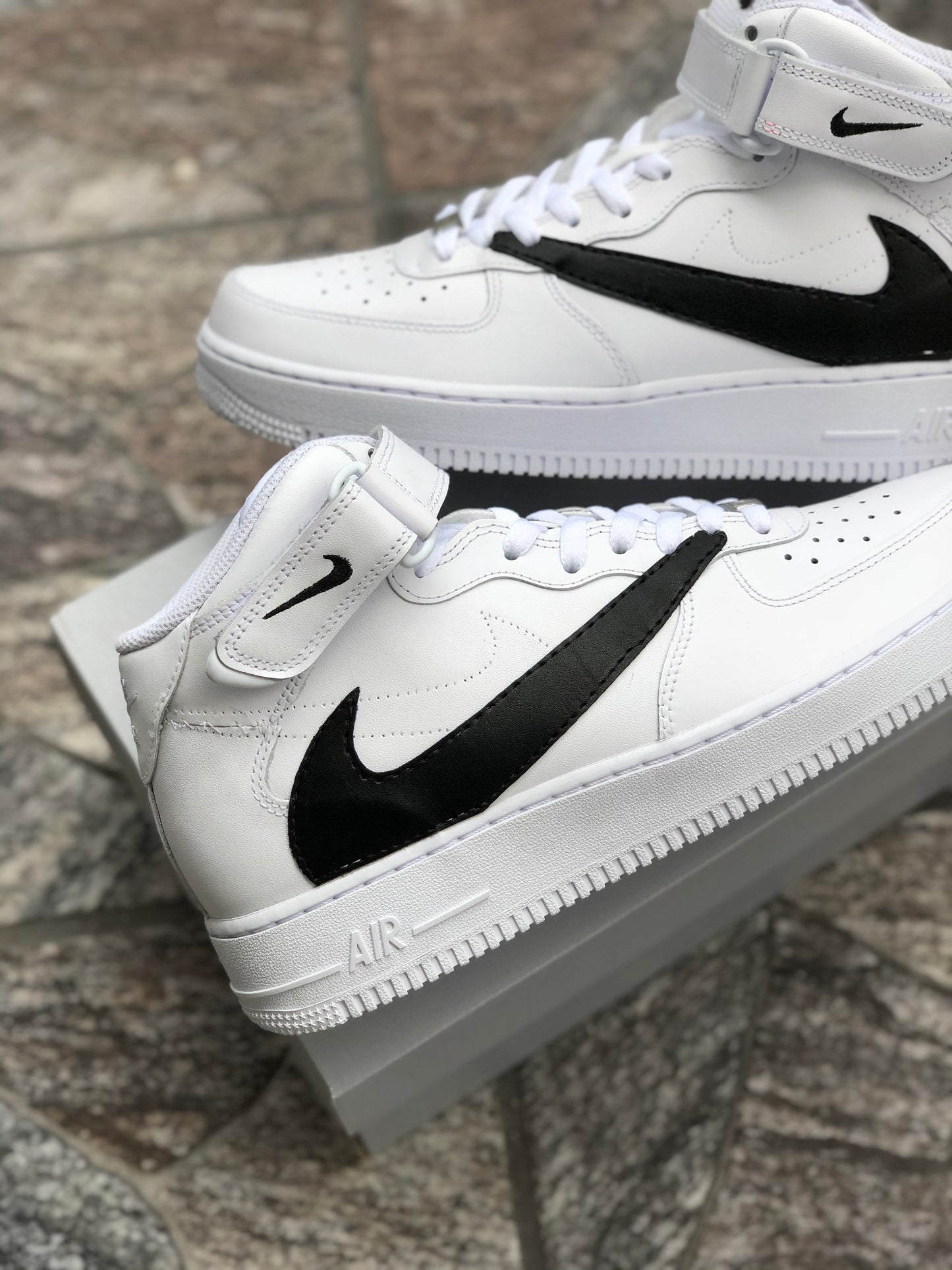 Nike AF-1 Mid Reverse Swoosh